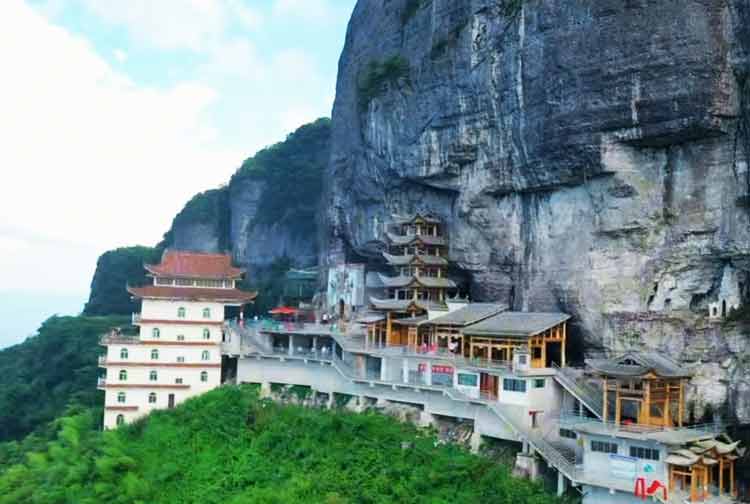 饒龍山瑞峰寺風(fēng)景區(qū)