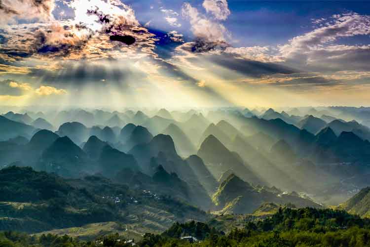 冊(cè)亨冗峰坪云海日出奇觀