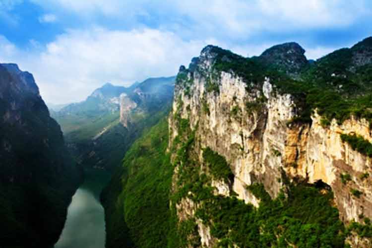 關(guān)嶺花江大峽谷