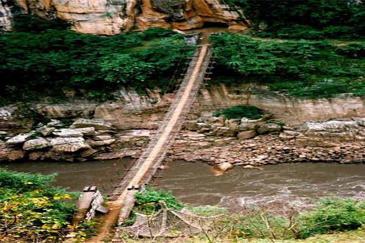 關(guān)嶺花江鐵索橋