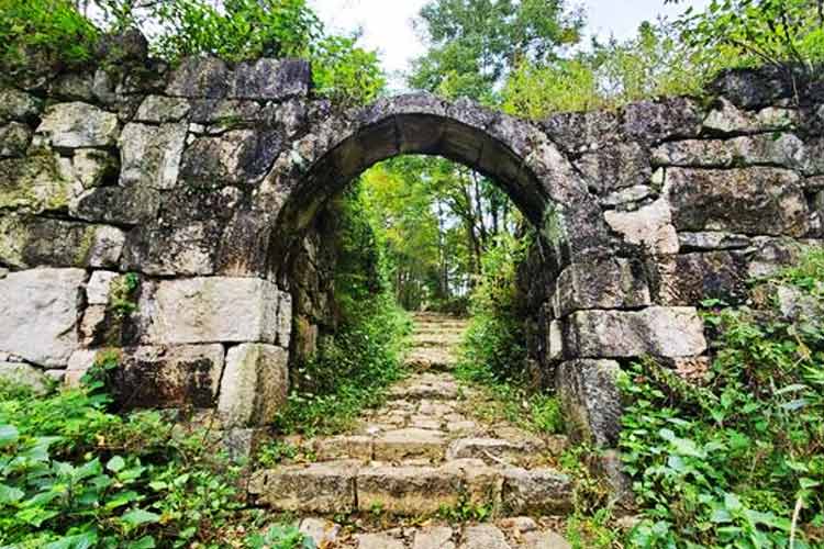 關(guān)索嶺古驛道