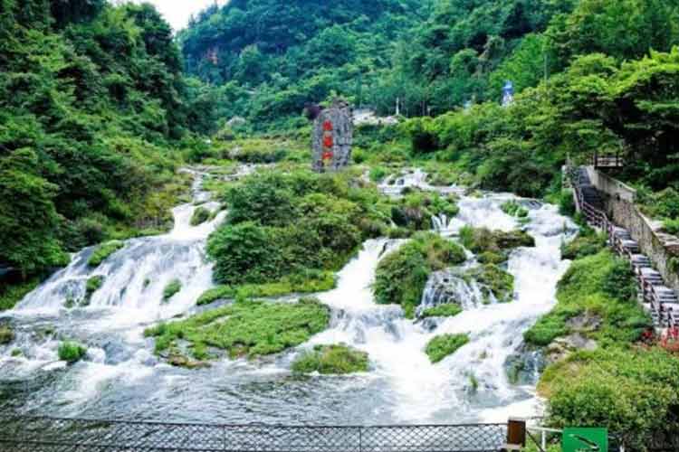 桃源河國家AAAA級景區(qū)漂流