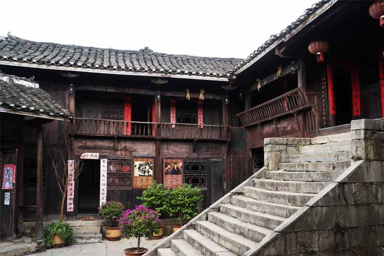 惠水中華布依第一堂屋