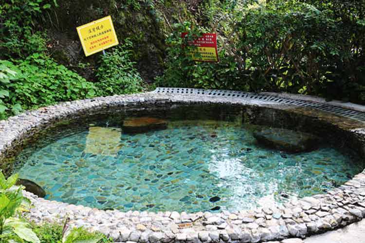 甕安永和紅巖村溫泉