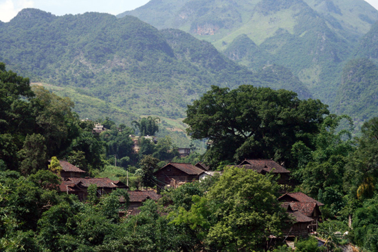 安龍縣萬(wàn)峰湖壩盤民族村