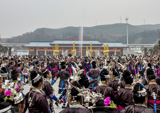 從江站迎來動車