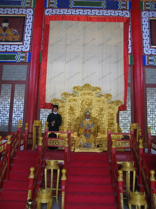 安龍皇宮中永歷皇帝的蠟像